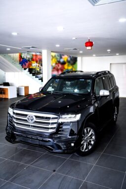 
										Land Cruiser VXR full									