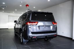 
										Land Cruiser VXR full									