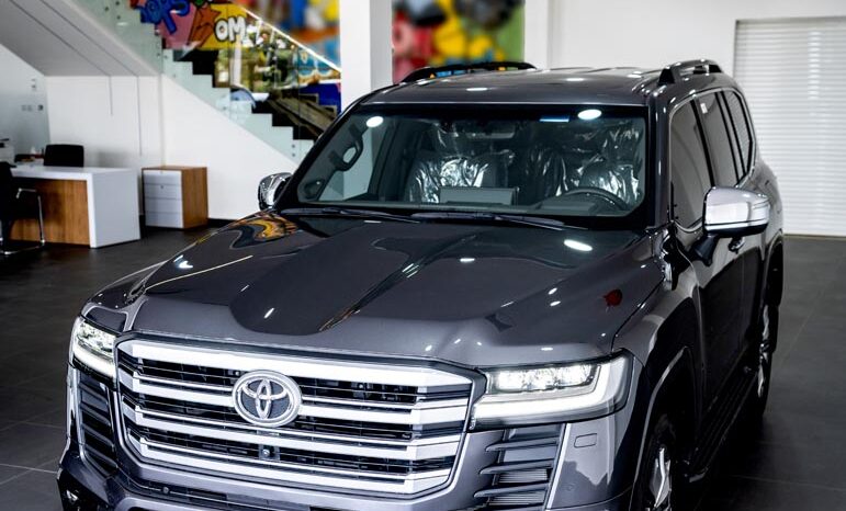 
								Land Cruiser VXR full									