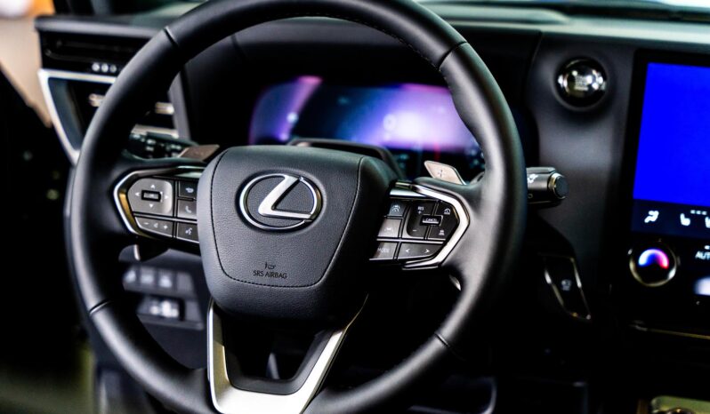 
								Lexus GX 550 Green SUV full									