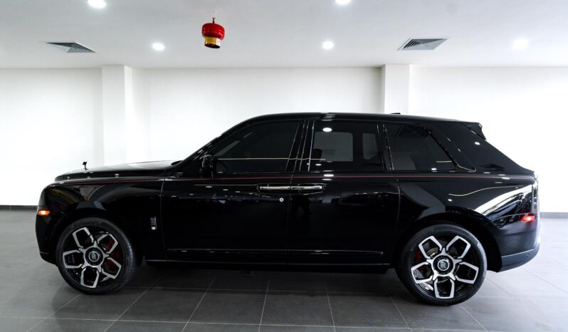 
								Rolls-Royce Cullinan Black Badge full									