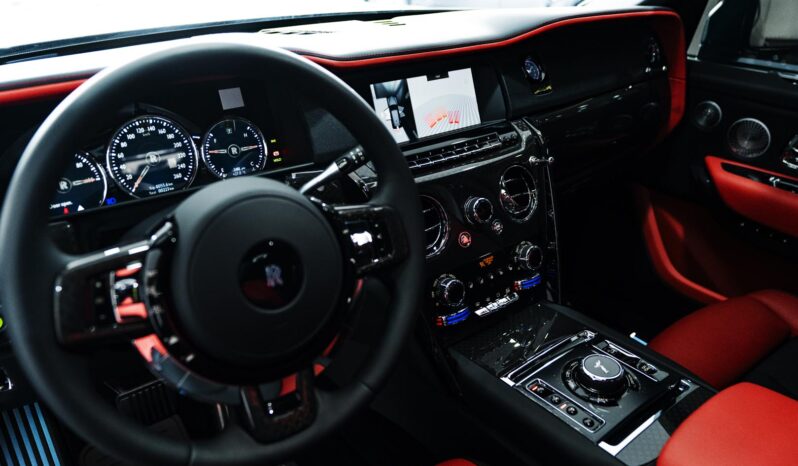 
								Rolls-Royce Cullinan Black Badge full									