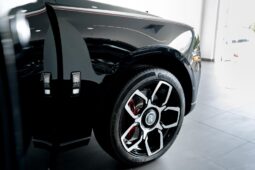 
										Rolls-Royce Cullinan Black Badge full									