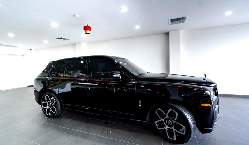 
								Rolls-Royce Cullinan Black Badge full									