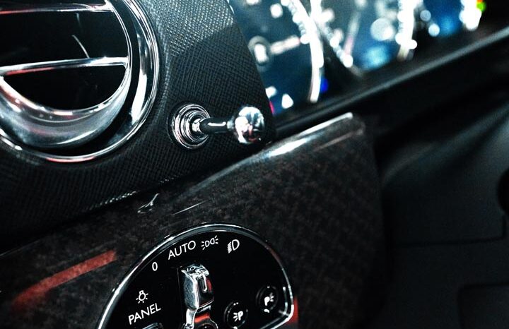 
								Rolls-Royce Cullinan Black Badge full									