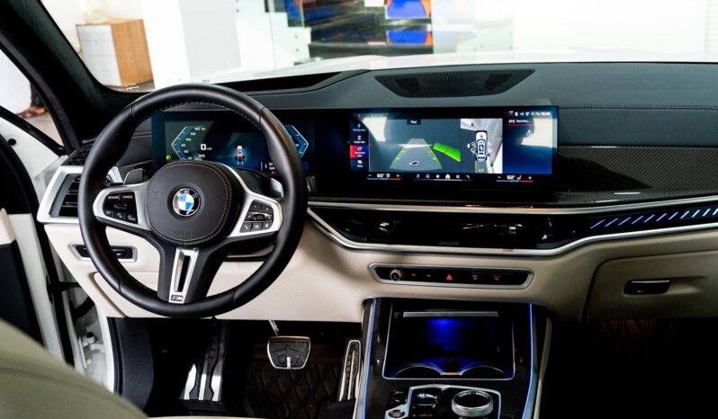 
								BMW X7 M60i full									