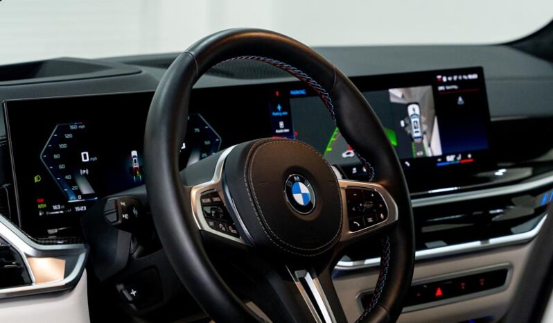 
								BMW X7 M60i full									
