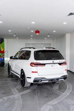 
										BMW X7 M60i full									
