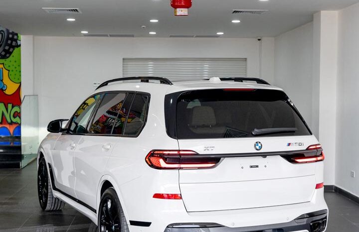 
								BMW X7 M60i full									