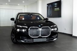 BMW 7 Series 735i (2025)