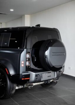 
										Land Rover Defender V8 (2025) full									