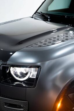 
										Land Rover Defender V8 (2025) full									