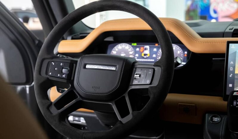 
								Land Rover Defender V8 (2025) full									