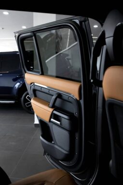 
										Land Rover Defender V8 (2025) full									