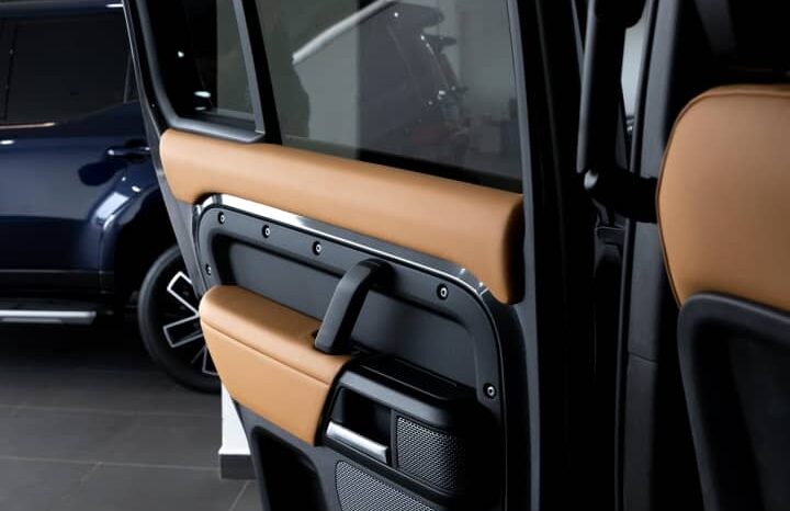 
								Land Rover Defender V8 (2025) full									