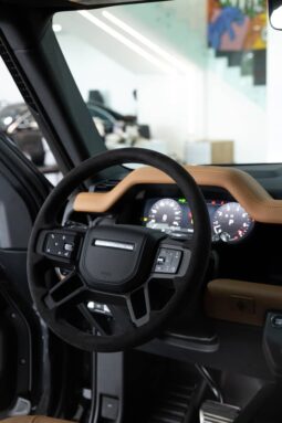 
										Land Rover Defender V8 (2025) full									