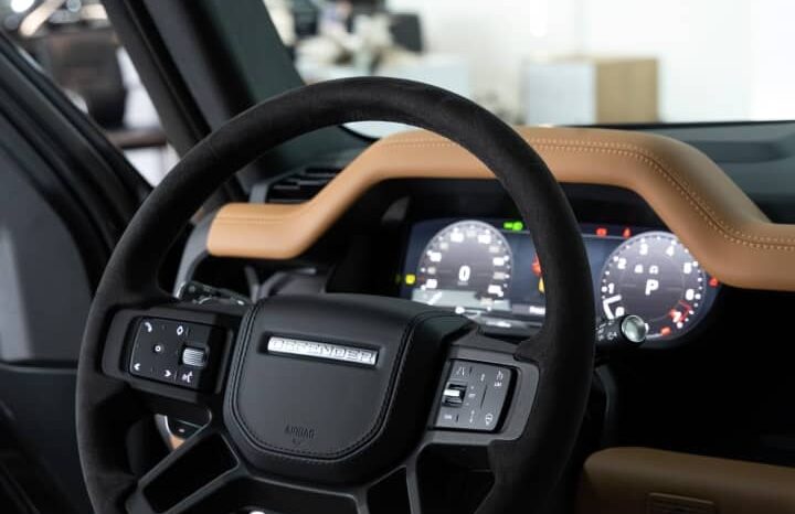 
								Land Rover Defender V8 (2025) full									