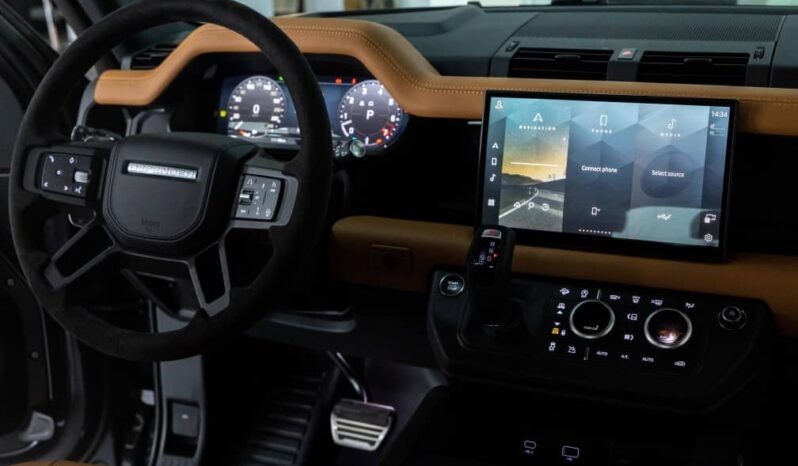 
								Land Rover Defender V8 (2025) full									