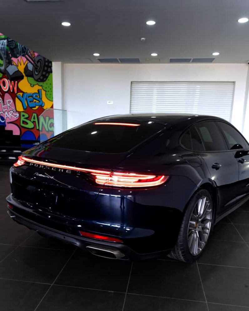 Porsche Panamera 4