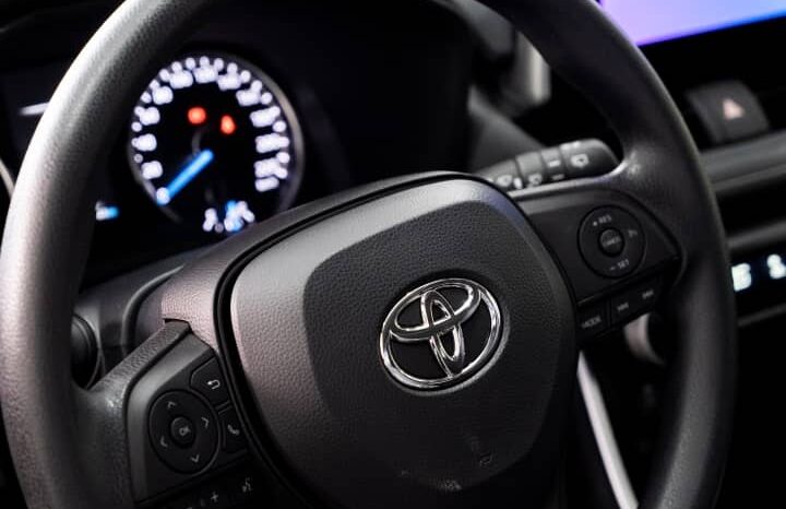 
								Toyota RAV4 Hybrid (2025) full									