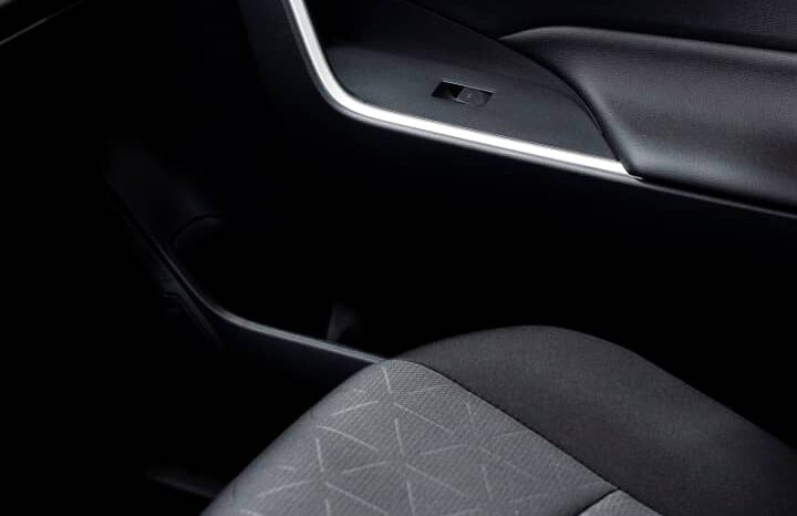 
								Toyota RAV4 Hybrid (2025) full									