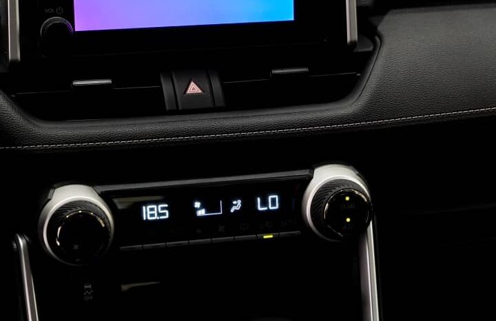 
								Toyota RAV4 Hybrid (2025) full									