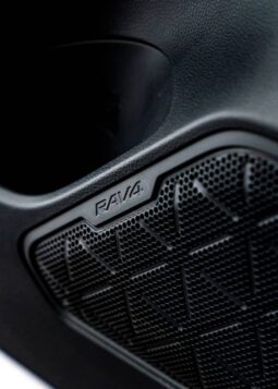 
										Toyota RAV4 Hybrid (2025) full									