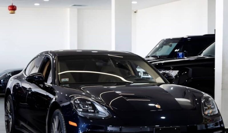 
								Porsche Panamera 4 full									