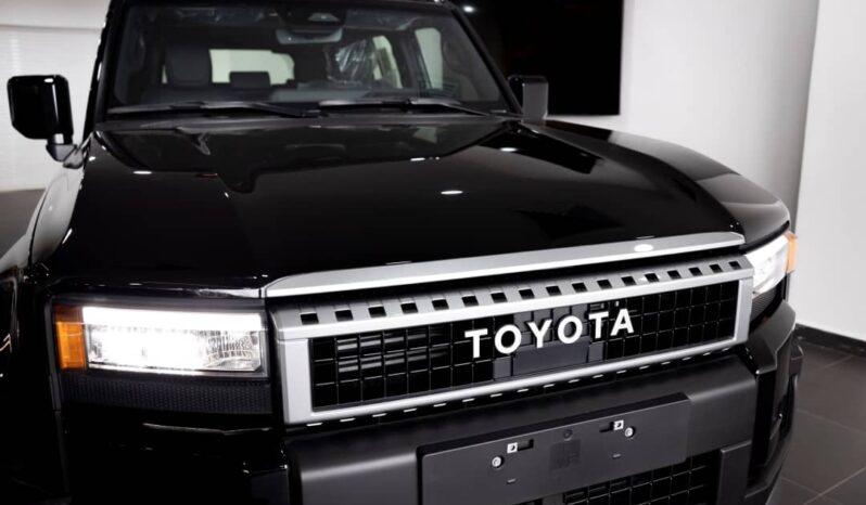 
								Toyota Land Cruiser Prado Black full									