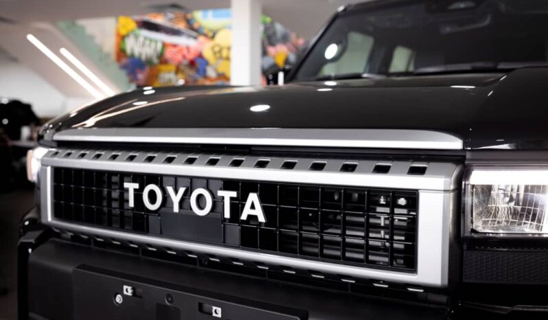 
								Toyota Land Cruiser Prado Black full									