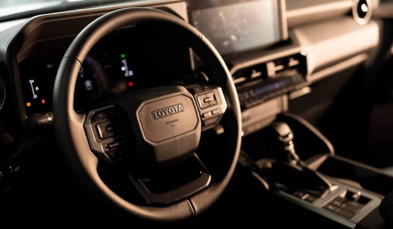 
								Toyota Land Cruiser Prado Black full									