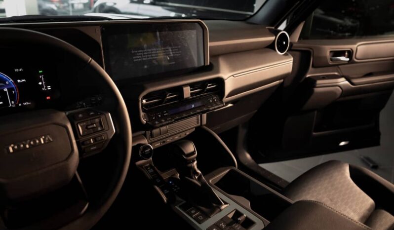 
								Toyota Land Cruiser Prado Black full									