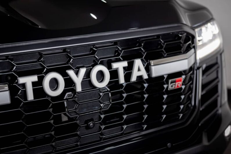 Toyota Land Cruiser Prado Black