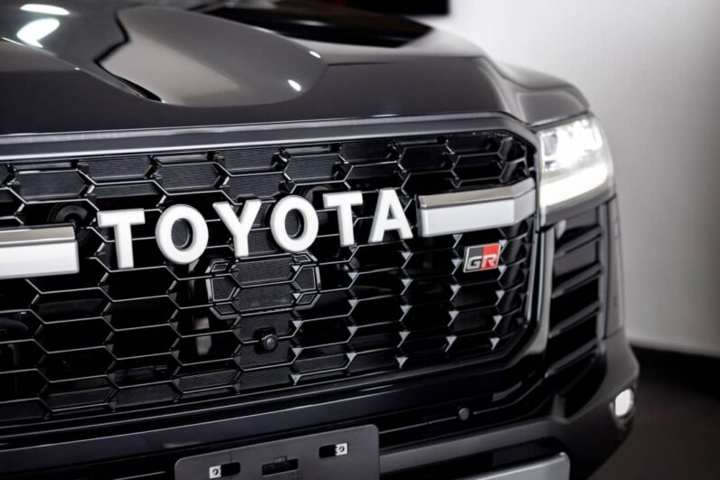 Toyota Land Cruiser Prado Black