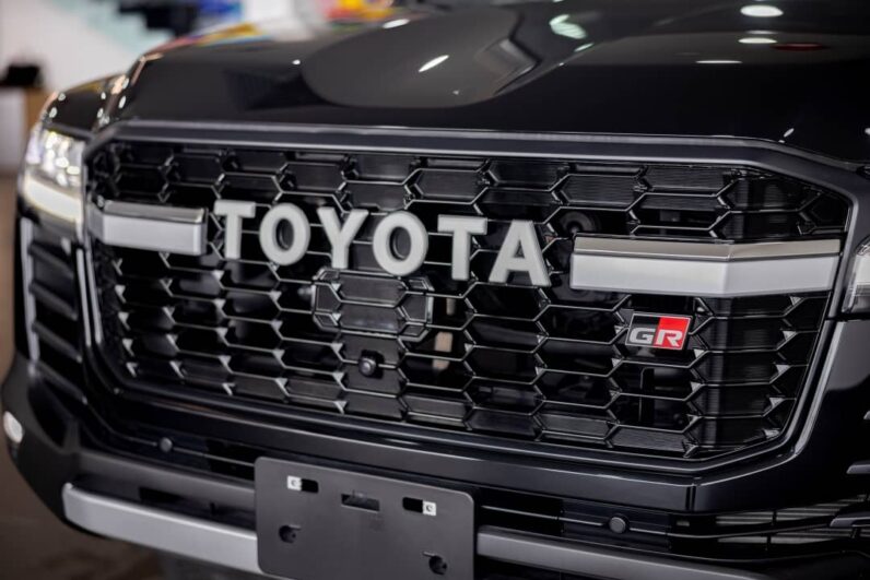 Toyota Land Cruiser Prado Black