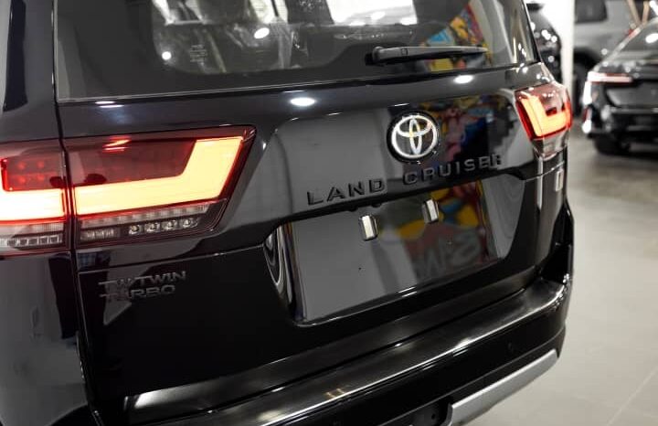 
								Toyota Land Cruiser Prado Black full									