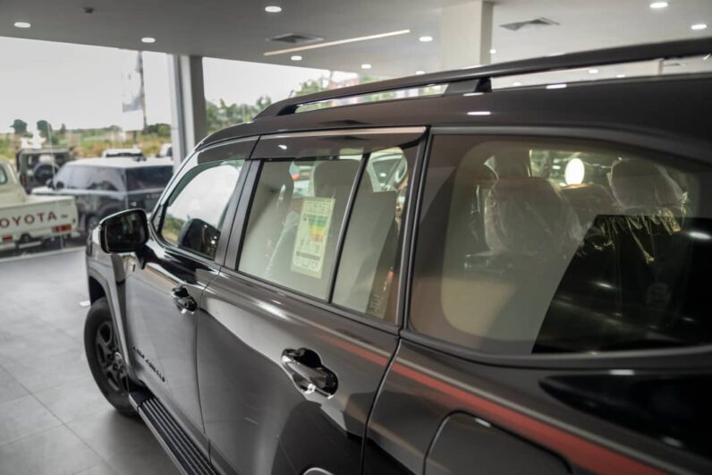 Toyota Land Cruiser Prado Black