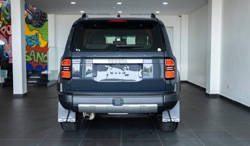 
								Toyota Land Cruiser Prado Gray full									